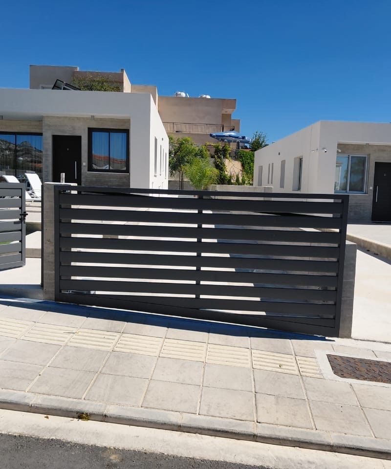 3-Bedroom Bungalow in Peyia, Paphos - photo 1