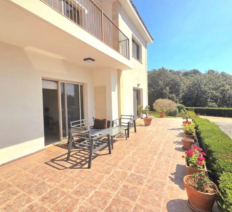 5-Bedroom Villa in Mesa Chorio, Paphos - photo 1